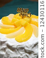 黃色和白色手工製造桃子蛋糕 12430116