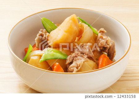 豬肉和馬鈴薯 12433158