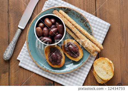Bread with olive pate 12434733
