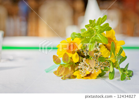 Small fLower bunch 12434827
