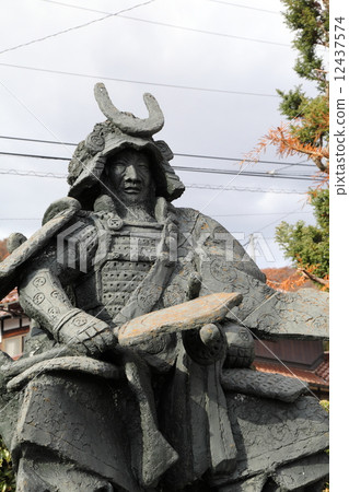 Bronze statue of Mokomo Mao 12437574