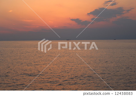 The sun rises again 12438083