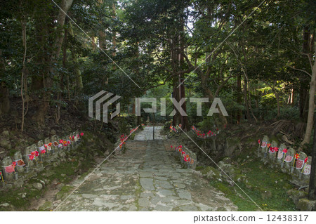 Kamigo-ji Temple The approach of Senju Jizo Kamigo-ji Temple The approach of Senju Jizo 12438317