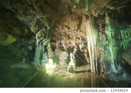 石灰石洞穴岡山Micorn 石灰石洞穴岡山Micorn 12439924