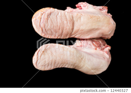 Raw pork tongue 12440327