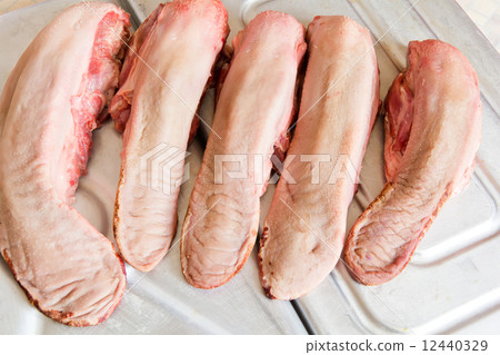 Raw pork tongue 12440329