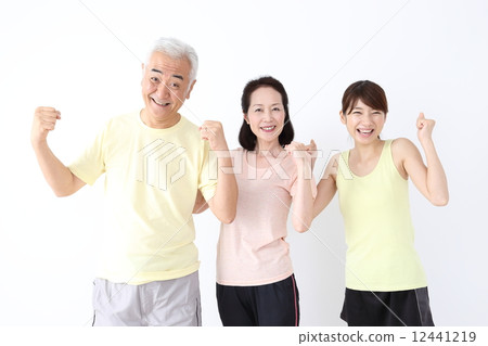 Middle couple and young women of sportswear Middle couple and young women of sportswear 12441219