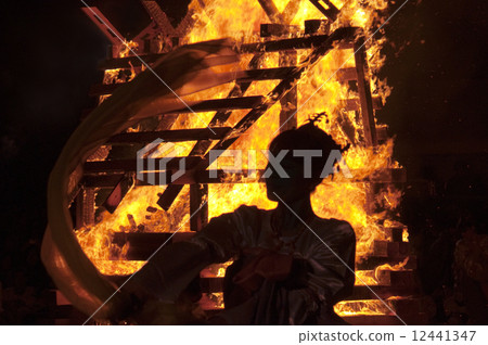 火慶祝埼玉埋葬節日 火慶祝埼玉埋葬節日 12441347