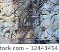 牆壁雕塑在廢墟的 12443454