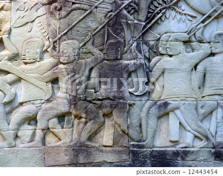 牆壁雕塑在廢墟的 12443454