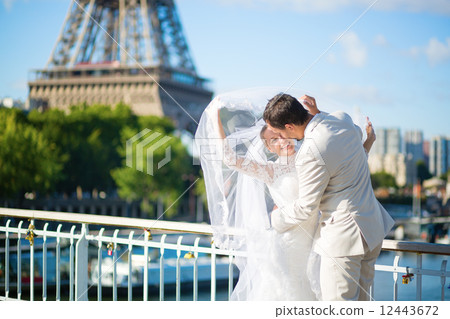 Bride and groom in Paris, near the Eiffel tower Bride and groom in Paris, near the Eiffel tower 12443672