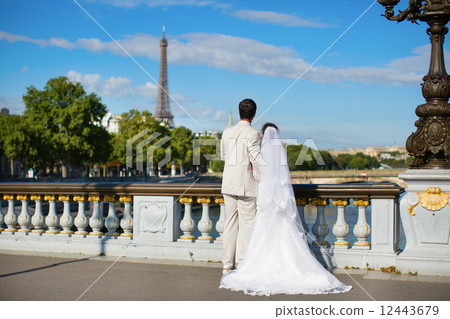 Beautiful just married couple in Paris 12443679