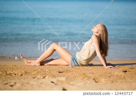 Beautiful woman relaxing on the beach Beautiful woman relaxing on the beach 12443717