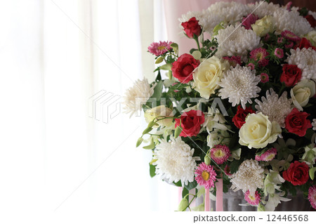 flowers bouquet arrange for decoration in wedding day 12446568