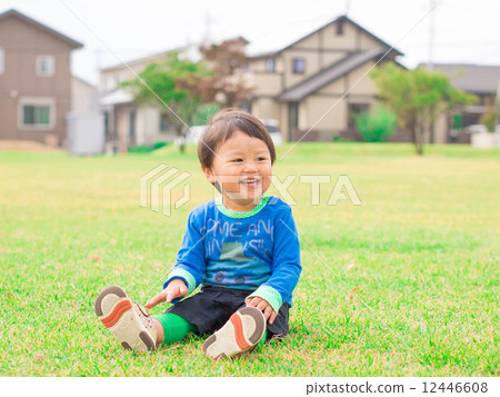 微笑男孩 微笑男孩 12446608