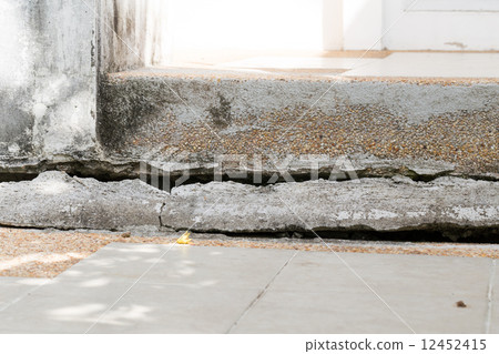 collapsed cracking badly cracked collapsed cracking badly cracked 12452415