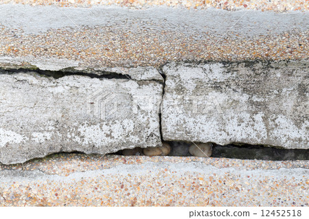 collapsed cracking badly cracked collapsed cracking badly cracked 12452518