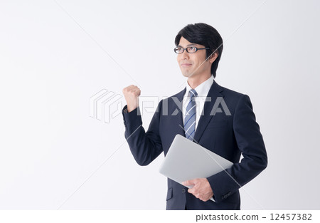 Middle businessman 12457382