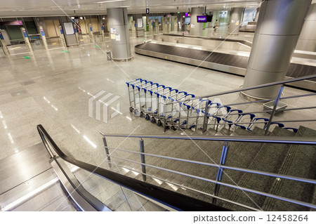 escalator and luggage claim at terminal 12458264
