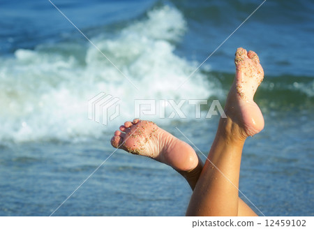 Female feet 12459102