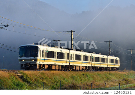 Railway train San-in main line Kyoto mouth 221 series Sonobe - Funaoka autumn Tanba fog fog embankment Nantan city express JR West Japan Sagano line local ordinary asahi light 12460121