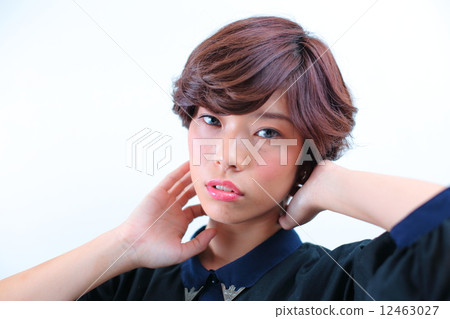 年輕的女士 12463027