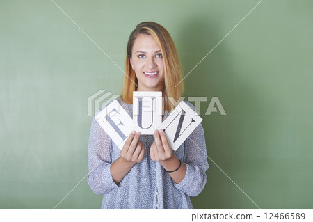 有字母表卡片的英語老師 有字母表卡片的英語老師 12466589