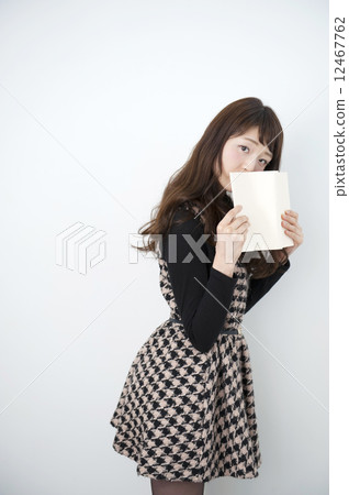 看書的女人 12467762