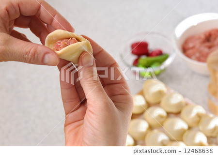 Ravioli Ravioli 12468638