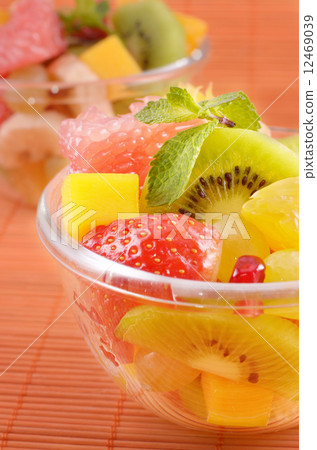 Fruit salad 12469039