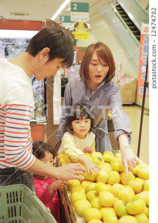 Parent and child Parent and child 12474782
