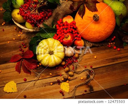 Thanksgiving day autumnal still life Thanksgiving day autumnal still life 12475503