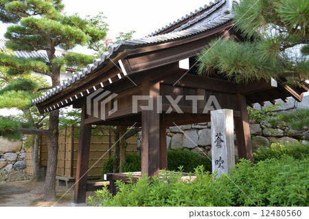 Imabari城堡在初秋 12480560