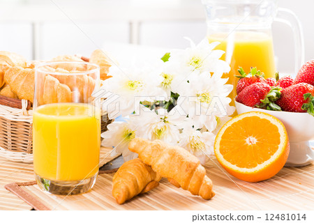 early breakfast 12481014