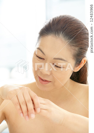Female Beauty Image in 40's Female Beauty Image in 40's 12483966