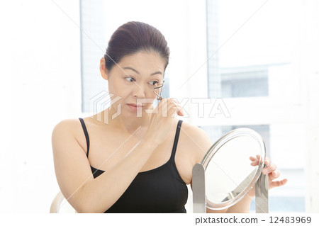 Female Beauty Image in 40's 12483969