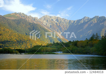 Taisho pond in autumn Taisho pond in autumn 12484018