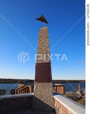 加拿大黃色刀子飛行員紀念碑 12488186
