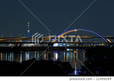 江北路口和點亮Sky Tree和Goshiki Sakura Ohashi 江北路口和點亮Sky Tree和Goshiki Sakura Ohashi 12489264