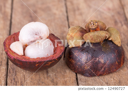 fresh mangostan 12490727