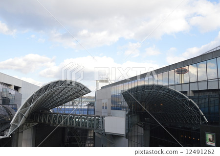Kyoto Station's large roof · air route (JR Kyoto Station / Kyoto shi, Kamigyo-ku) Kyoto Station's large roof · air route (JR Kyoto Station / Kyoto shi, Kamigyo-ku) 12491262