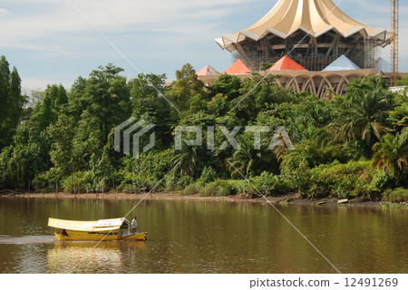 Sarawak River/ Sarawak State Capitol Building (right) (Kuching/East Malaysia/Borneo Island) Sarawak River/ Sarawak State Capitol Building (right) (Kuching/East Malaysia/Borneo Island) 12491269