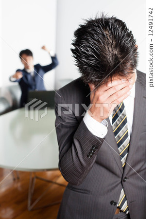 一個生氣的商人 一個生氣的商人 12491742