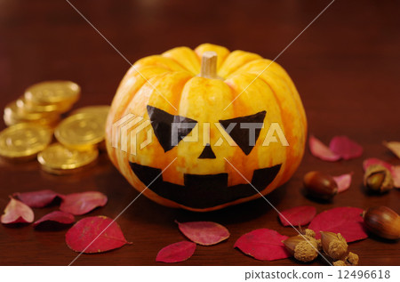 Halloween pumpkin with atmosphere Halloween pumpkin with atmosphere 12496618