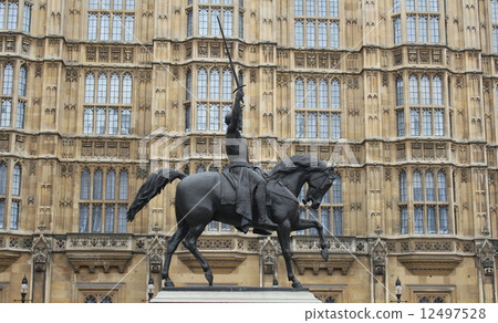 Richard I statue outside Palace of Westminster, Houses of Parliament. London, UK  12497528