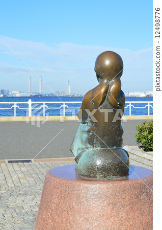 “穿紅鞋的女孩”（後面）（山下公園/中區，橫濱，神奈川）的形象 12498776