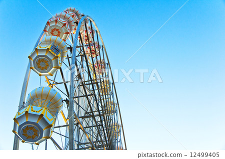 ferris wheel  12499405