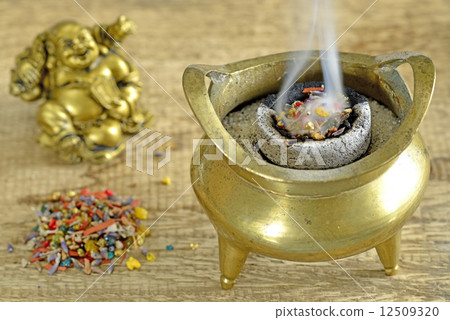 Chinese incense pot 12509320