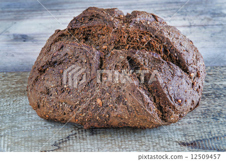 whole grain bread 12509457