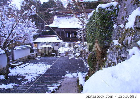 Snow to be piled on Katsurin-in (Kyoto · Ohara) Snow to be piled on Katsurin-in (Kyoto · Ohara) 12510688